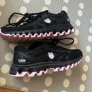Women’s K Swiss Pink & Black Tubes Sneakers
